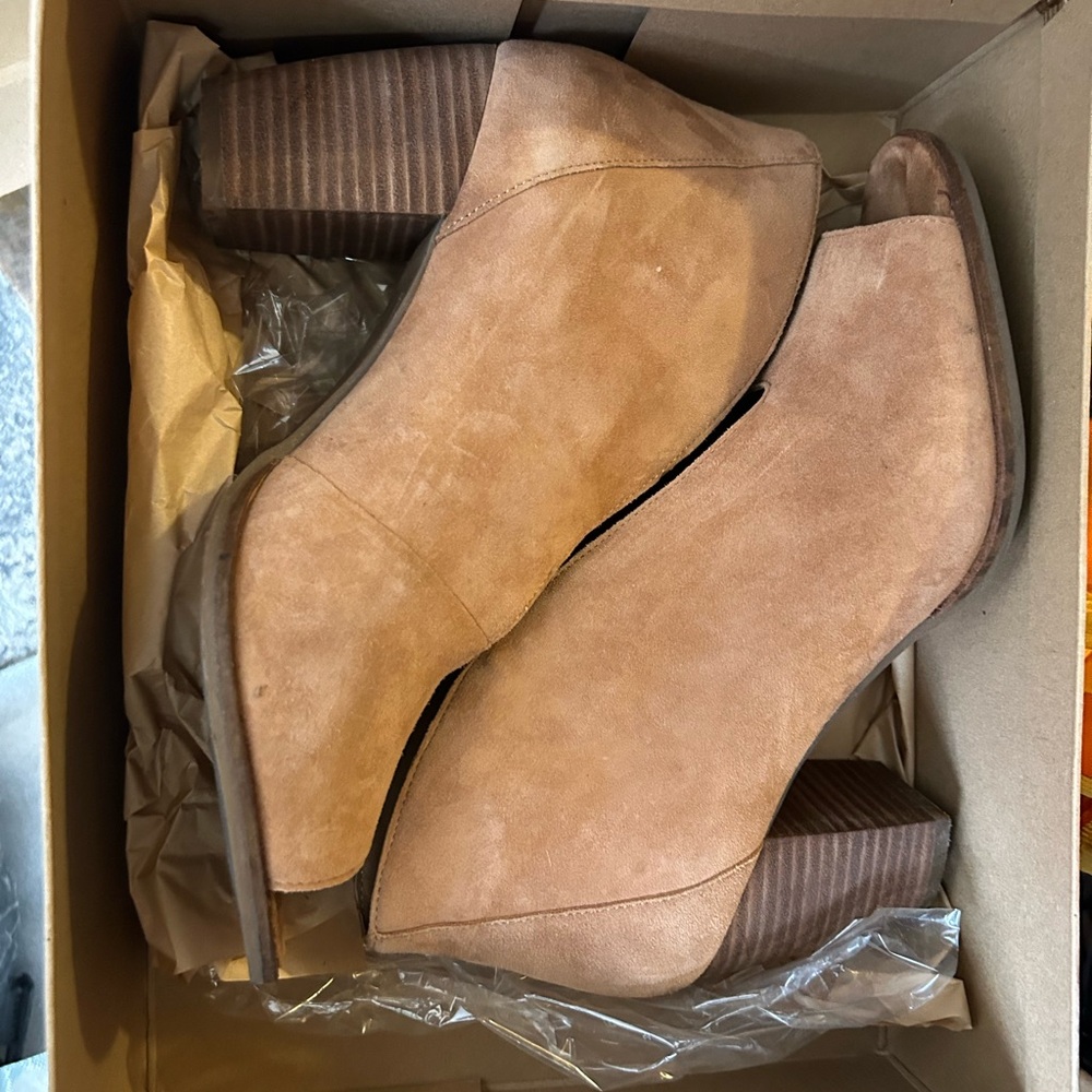 Lucky Brand Tan Ankle Booties